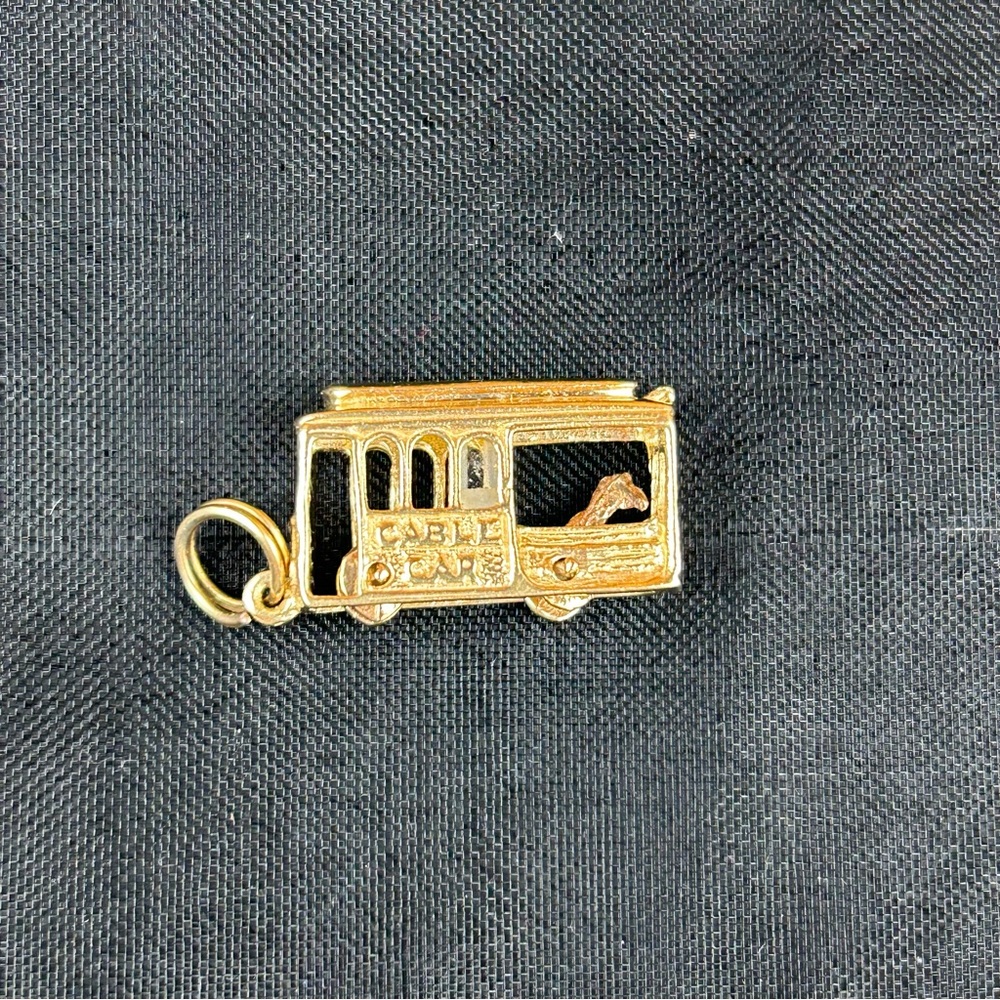 VTG. (75)14KT Stamped Gold 3.83g. San Fransisco Cable Car Trolley Charm/Pendant